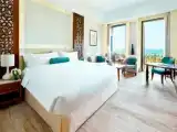 Двухместный номер High Floor Guest с балконом и с видом на море
