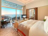Четырёхместный номер Deluxe с балконом и beach view