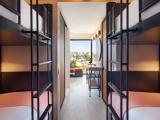 Четырёхместный номер Deluxe Bunk Beds with Sitting Room