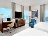 Номер Corner Bay с видом на город