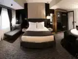 Двухместный люкс с джакузи Zone Luxury with Fireplace