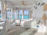 Retreat with Slide Water с 3 комнатами