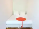 Двухместный номер Medium Red Canvas