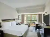 Двухместный номер Deluxe Partial Pyramid view с балконом