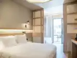 Четырёхместный номер с бассейном Classic Family с видом на сад
