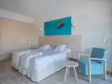 Трёхместный номер с видом на море