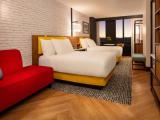 Четырёхместный номер Soho Premier с красивым видом из окна