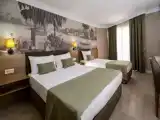 Двухместный номер Стандарт с частичным видом на море