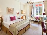 Двухместный полулюкс with Avenue Montaigne View