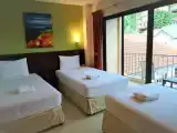 Трёхместный номер с балконом