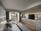 Двухместный номер Superior с балконом и with partial sea & pool view