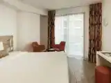 Двухместный номер Комфорт с частичным видом на море