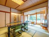 Номер Open-Air Bath Shusui-an Japanese-Western Style with Onsen City Side