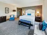 Двухместный номер Classic Executive Tower для гостей с ограниченными возможностями