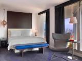 Двухместный люкс Club Lounge Access с террасой Corner с видом на город