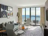 Двухместный люкс Signature High Floor с видом на море