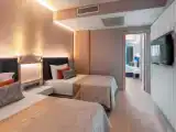Четырёхместный номер семейный Deluxe с видом на море
