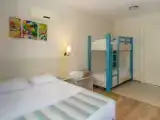 Четырёхместный номер с двухъярусной кроватью Стандарт