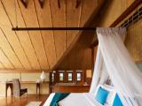 Dwelling with Pool Marsh