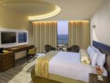 Двухместный номер Club Lounge Access Premium с балконом и с частичным видом на море