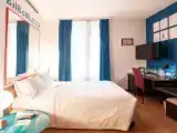 Номер Compact with French Bed