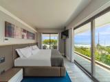 Двухместный люкс with Pool Facing the Sea Master