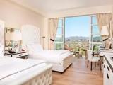 Четырёхместный номер Premium with Beverly Hills view