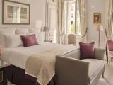 Двухместный номер Deluxe with Avenue Montaigne View