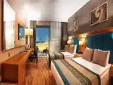 Трёхместный номер Terrace с видом на закат