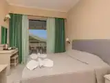 Четырёхместный номер Семейный с видом на сад