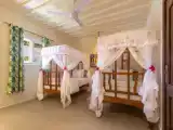Четырёхместный люкс Family с видом на бассейн
