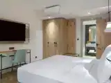Люкс c 1 комнатой с красивым видом из окна
