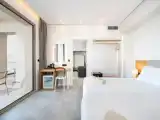 Четырёхместный номер Sharing Pool семейный с видом на море
