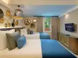 Четырёхместный дом с общим бассейном Family