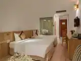 Двухместный номер Deluxe с балконом и с частичным видом на море