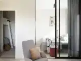 Четырёхместная студия Large с красивым видом из окна