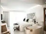 Двухместный номер Sharing Pool Luxury