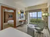Номер Family Pool Access с видом на море