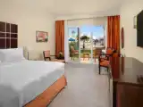 Двухместный номер Mountainside Deluxe с видом на бассейн