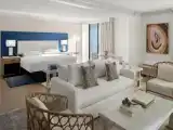 Двухместная студия люкс с балконом и с красивым видом из окна