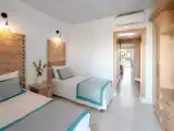 Люкс с общим бассейном Семейный