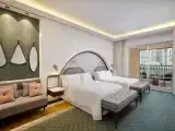 Четырёхместный номер Westin Club с балконом и с видом на море