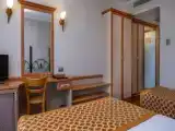Трёхместный номер Стандарт с видом на бассейн