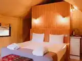 Двухместный Лодж на холме с видом на лес