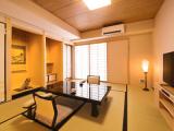 Номер Japanese-Style  with Japanese Alcove (Tokonoma)