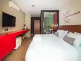 Двухместный номер Deluxe с видом на бассейн