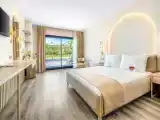 Четырёхместный номер Deluxe Swim-Up