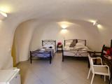 Трёхместный номер Cave