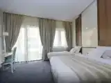 Трёхместный люкс с балконом и с видом на море