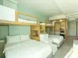 Четырёхместная Family&Friends студия с красивым видом из окна